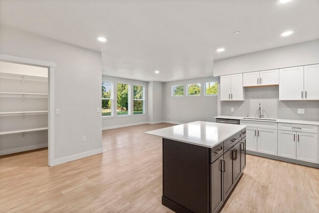 Interior Photo - 350 North Apartments