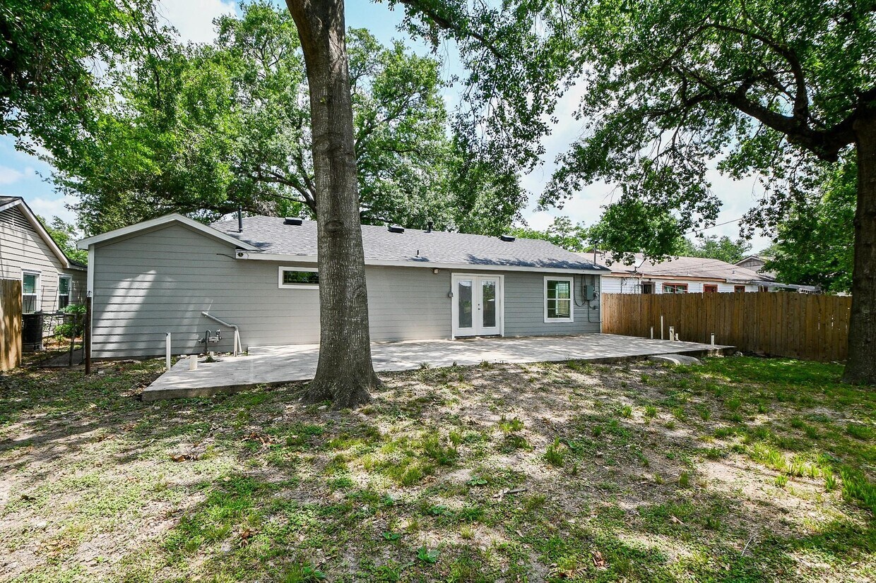 Building Photo - 44 Farrell St