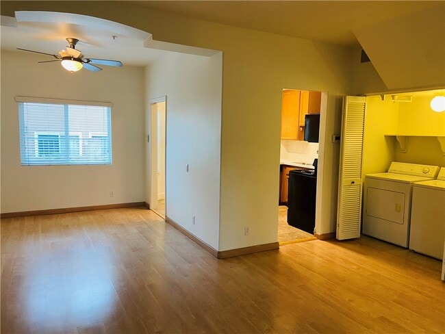 Building Photo - 377 Avocado St