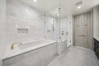 Building Photo - 1717 Bissonnet St