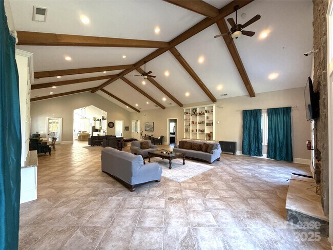 Foto del edificio - 14019 Thompson Rd