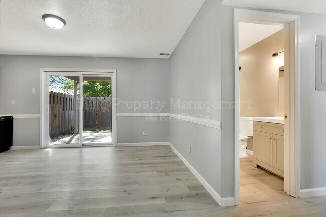 Foto del edificio - 817 Lancelot Ct