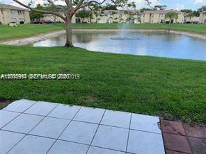 Foto del edificio - 895 Twin Lakes Dr