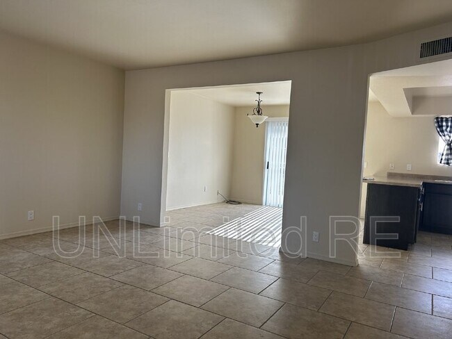 Foto del edificio - 3756 Sunny Ridge Cir