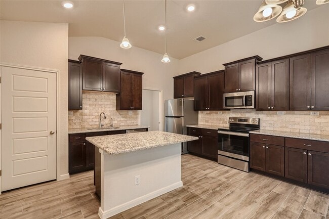 Building Photo - Move in ready!! NW San Antonio