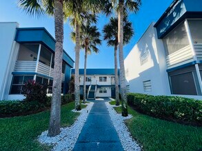 Building Photo - 82 Normandy Ln Building Photo - 82 Normandy Ln