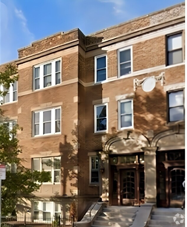 Building Photo - 2025 Commonwealth Ave