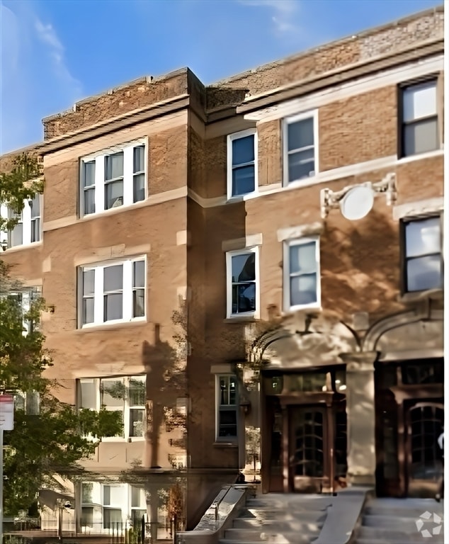 Building Photo - 2025 Commonwealth Ave