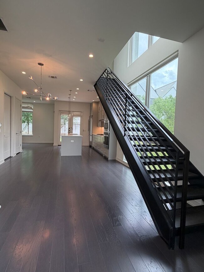 Foto del edificio - Modern Townhouse Minutes from Downtown