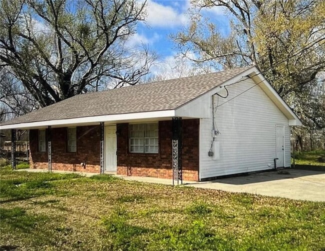 Building Photo - 500 Kinler St