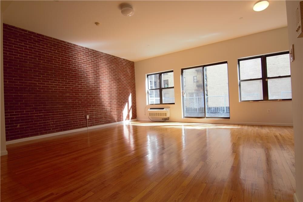 Primary Photo - 1157 3rd Ave