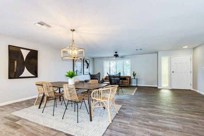 Foto del edificio - 2218 E Cactus Wren Dr