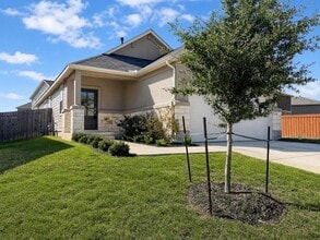 Building Photo - 366 Papaya Dr