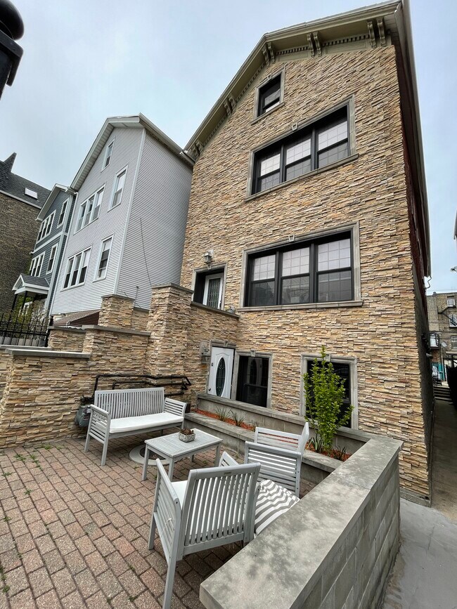 Foto del edificio - 1522 W Superior St
