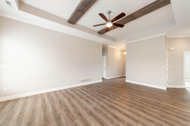 Building Photo - 4825 Kenora Dr