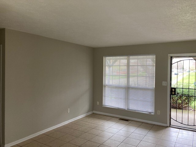 Building Photo - 3137 Pawnee Dr