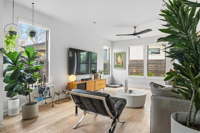 Foto del edificio - 4502 Banister Ln