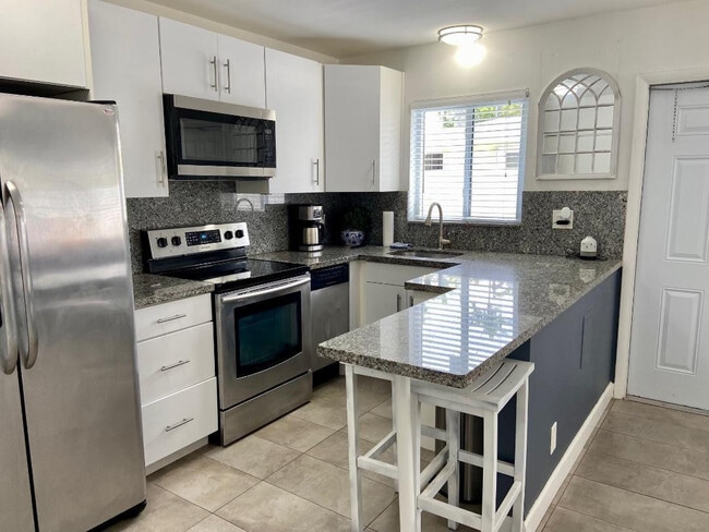 Foto del edificio - 1528 NE 32nd St