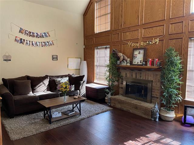 Foto del edificio - 2302 Oakcrest Dr