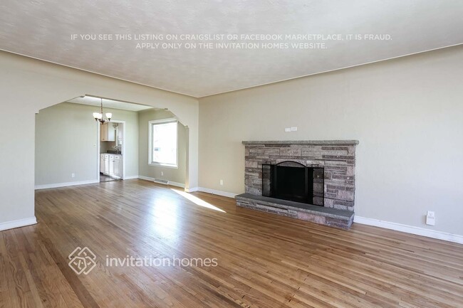 Building Photo - 1040 Geranium Ave E