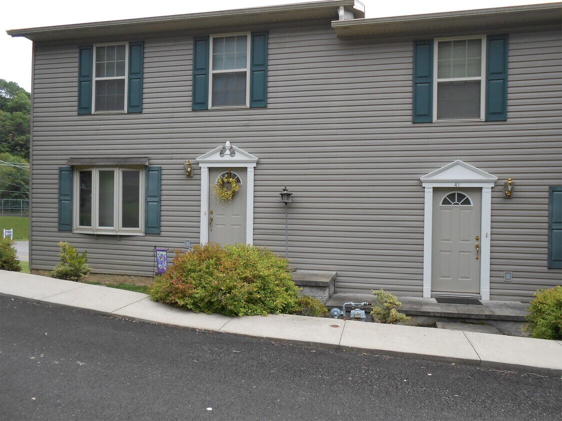 Foto principal - 9517 Cost Ave