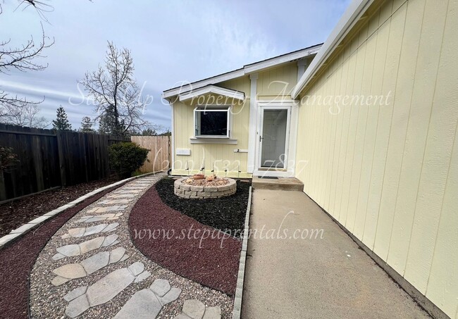 Building Photo - Inviting 2 Bedroom Soulsbyville Home with Spacious Yard & Garage Storage!