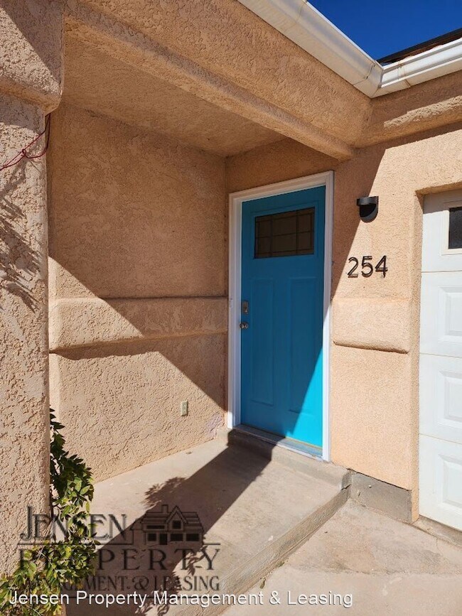 Foto del edificio - 3 br, 2 bath House - 254 West 635 North #A