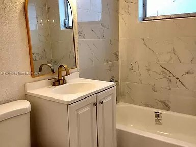 Full bathroom - 420 NW 59th Ter