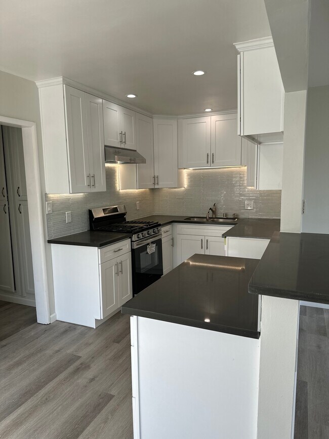 Building Photo - 11305 Biona Dr