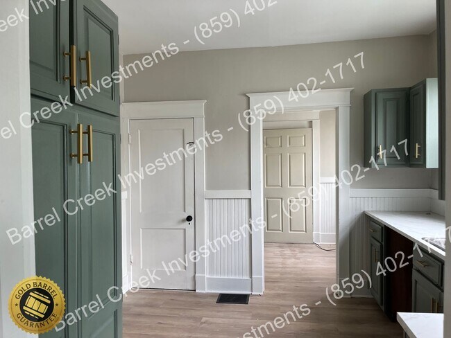 Foto del edificio - 4-Bed 1.5-Bath House + 2-Car Garage