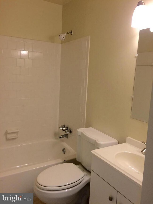 Building Photo - 8827 Pennsbury Pl