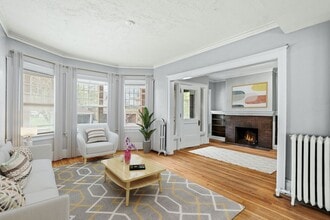 Building Photo - 2118 E Linnwood Ave