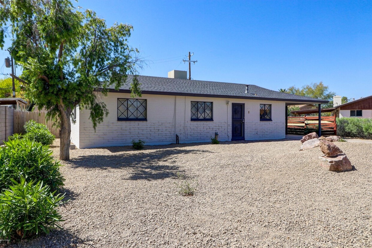 Primary Photo - 3532 N Carhill Ave