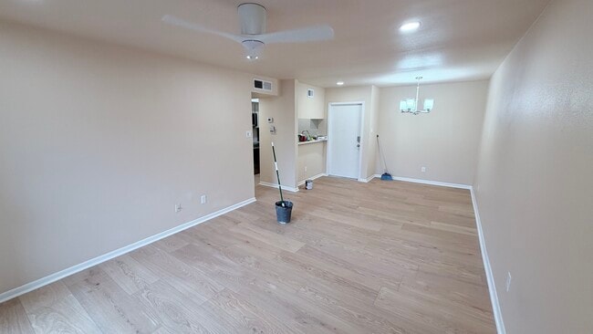 Foto del edificio - 8435 Hearth Dr