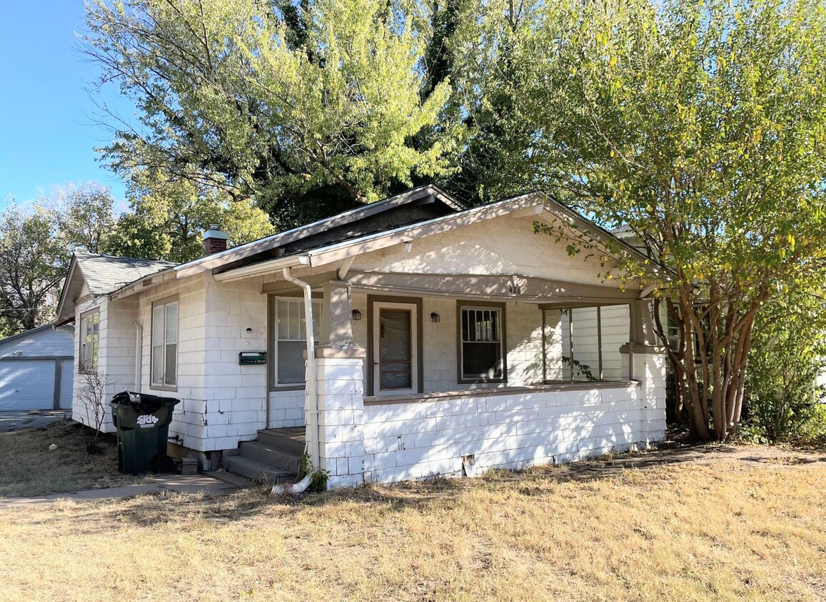 Primary Photo - 2 Bed, 1 Bath with oversized detached garage