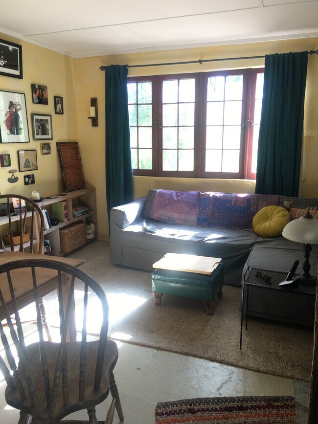 Foto del edificio - 1738 Sylvania Ln