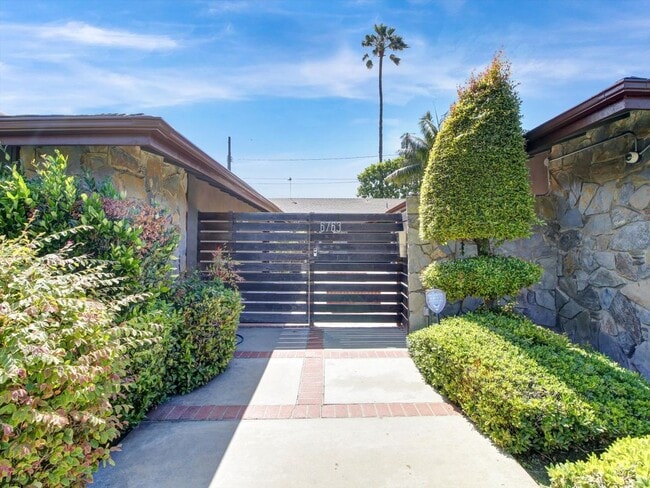 Building Photo - 6763 Radlock Ave