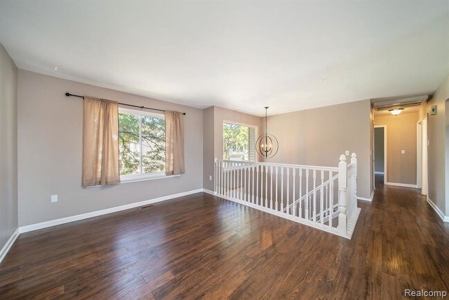 Building Photo - 2920 Roundtree Dr