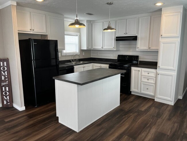 Building Photo - 4900 SE 102nd Pl