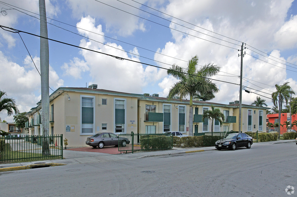 Building Photo - Palms Apartments