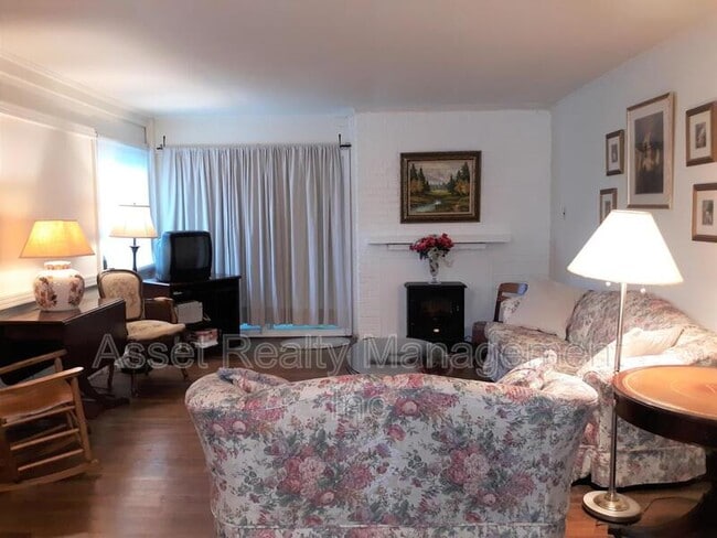 Building Photo - 120 Meadow Rd