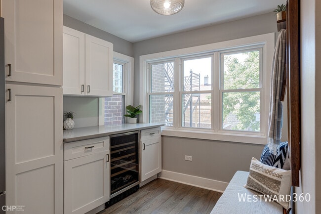 Building Photo - 2344 N Oakley Ave