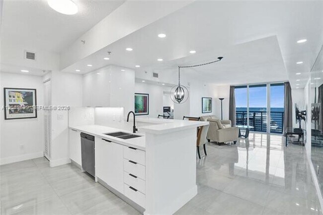 Building Photo - 335 S Biscayne Blvd