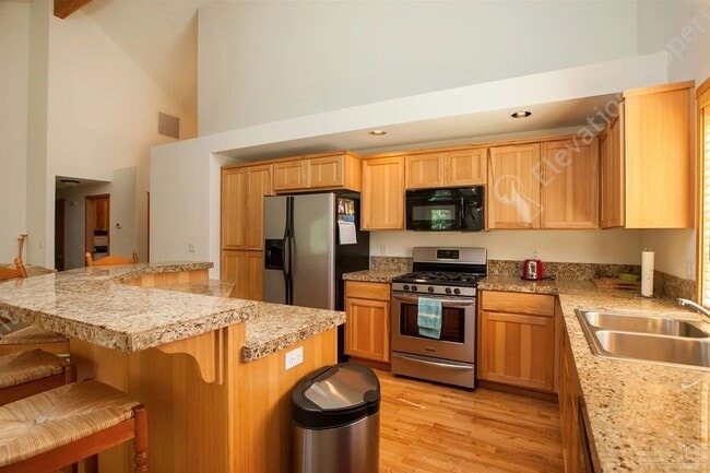 Foto del edificio - * Coming soon- Unfurnished * 3BR - 2BA Sin...