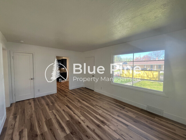 Building Photo - 1026 Vine Ave