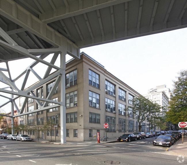 Primary Photo - 204 Huntington St