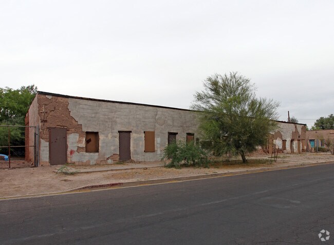 Primary Photo - 576 S Convent Ave