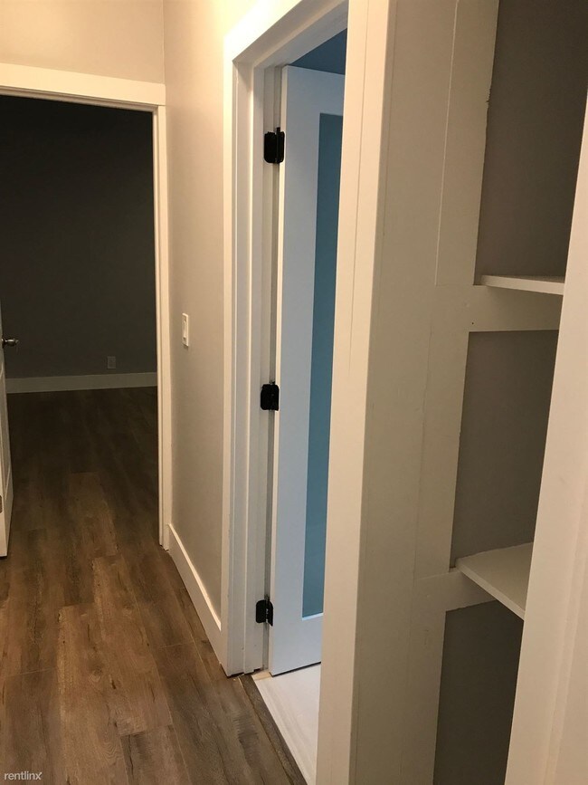 Foto del edificio - 219 N St Louis St