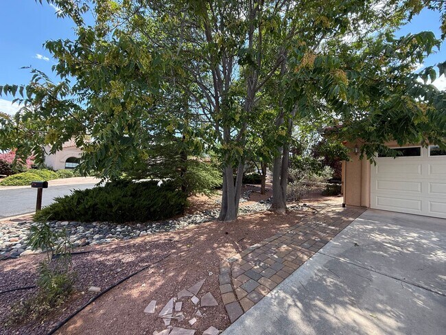 Building Photo - Desirable Uptown Sedona In the Orchards 3 ...