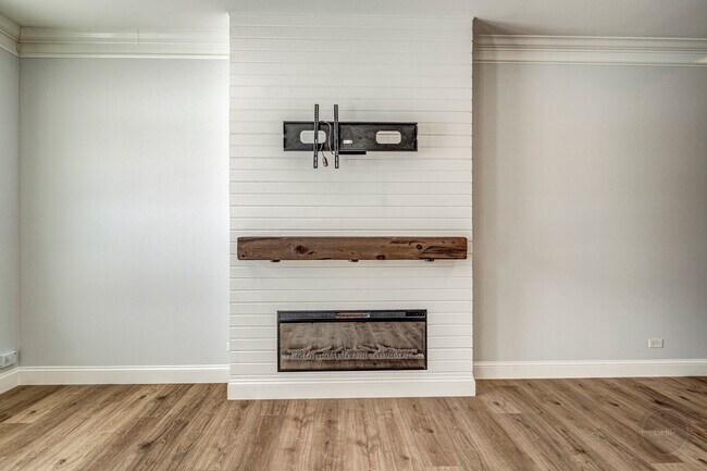 Building Photo - 12917 White Pine Way